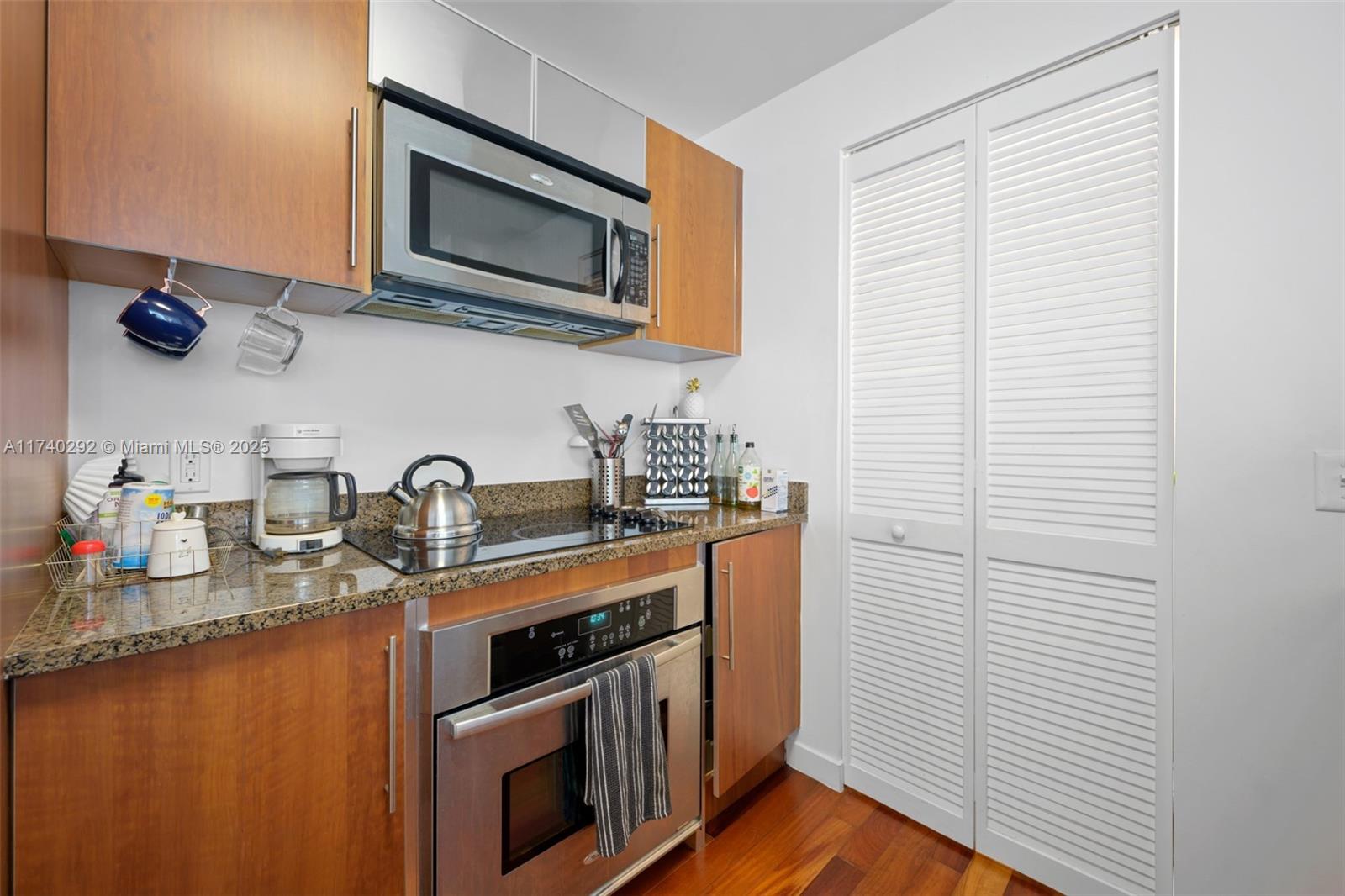 300 S Biscayne Blvd #T-2704, Miami FL 33131