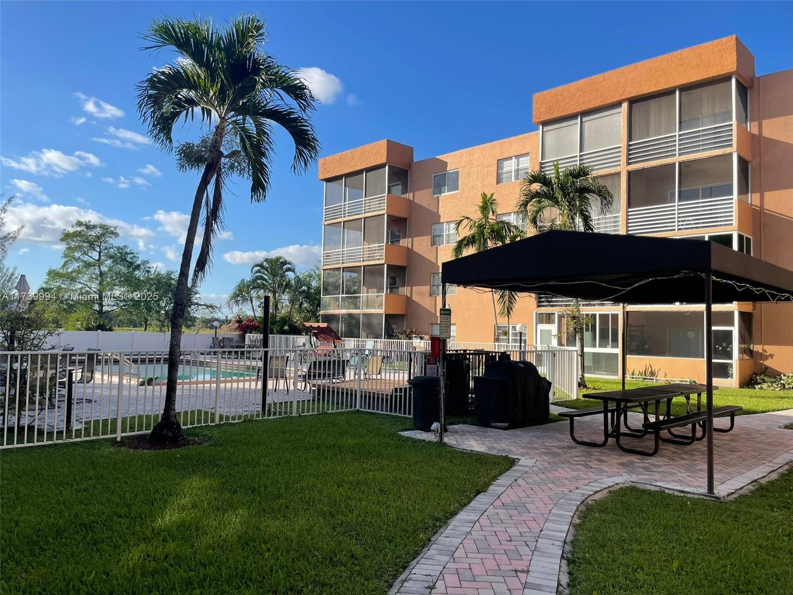 3050 E Sunrise Lakes Dr #324, Sunrise, Florida image 20