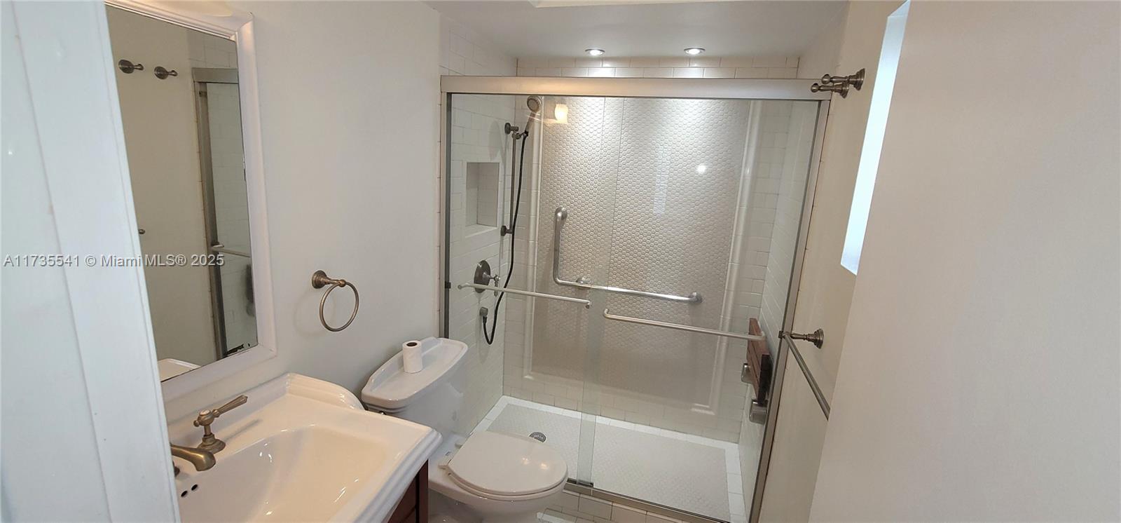 Listing Photo 12