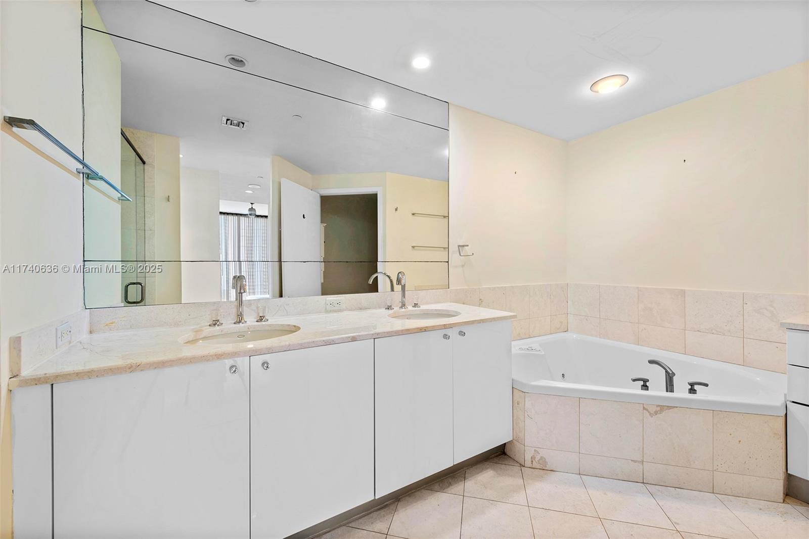 901 Brickell Key Blvd #2808, Miami FL 33131