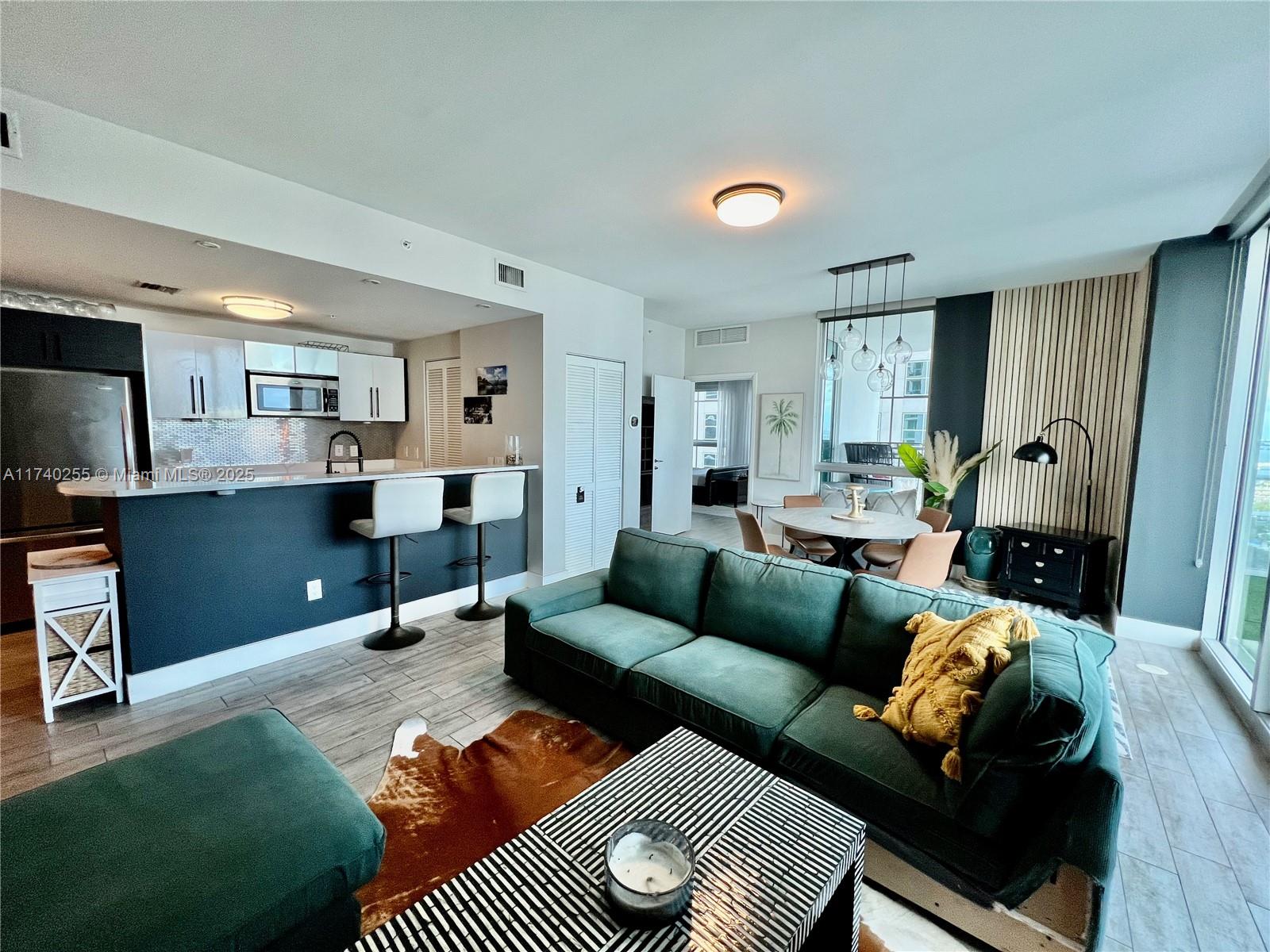 300 S Biscayne Blvd #2016, Miami FL 33131
