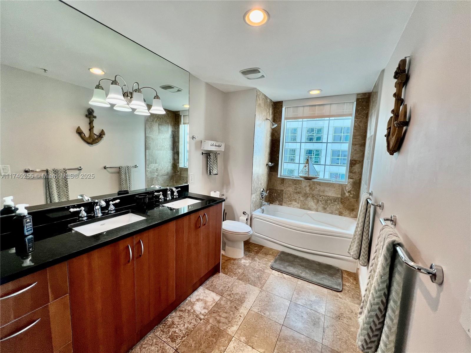 300 S Biscayne Blvd #2016, Miami FL 33131