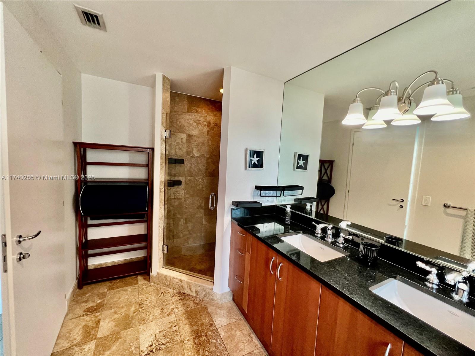 300 S Biscayne Blvd #2016, Miami FL 33131