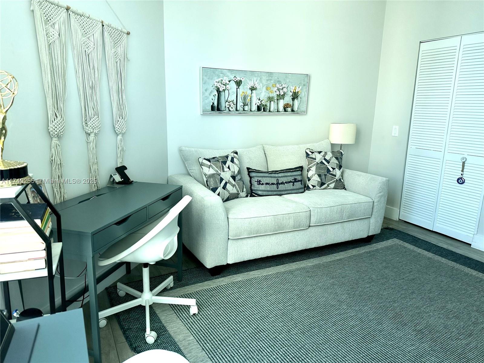 300 S Biscayne Blvd #2016, Miami FL 33131