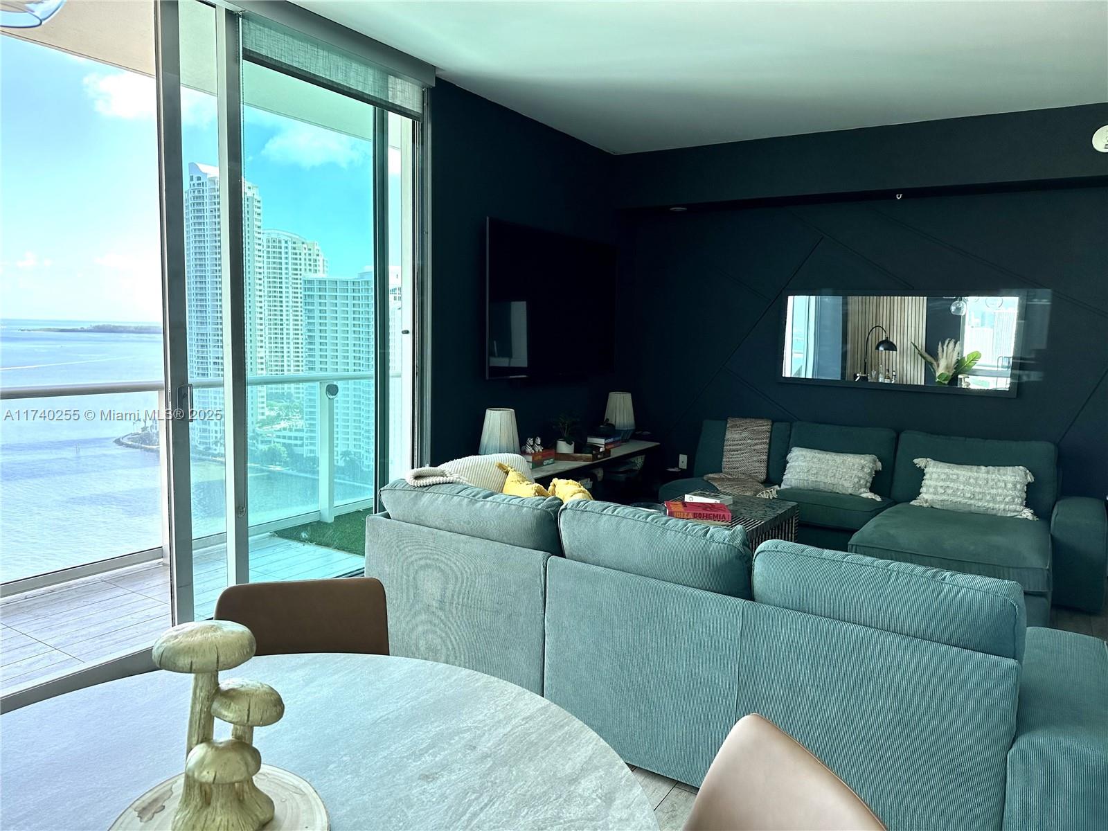 300 S Biscayne Blvd #2016, Miami FL 33131