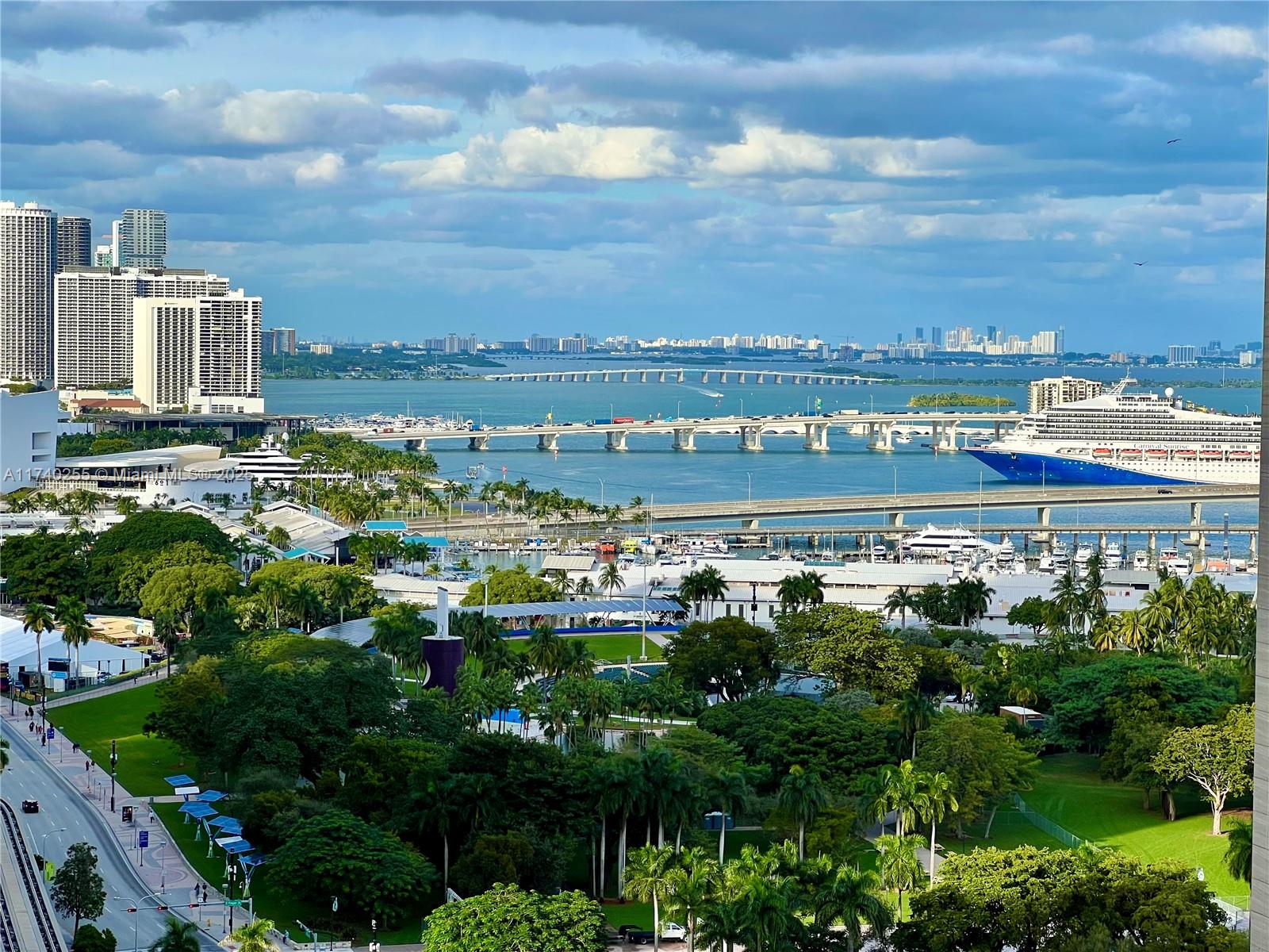 300 S Biscayne Blvd #2016, Miami FL 33131