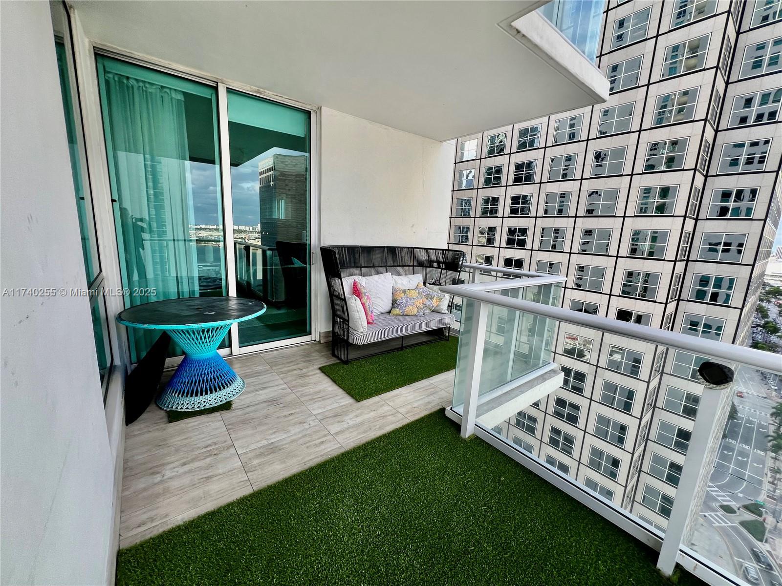 300 S Biscayne Blvd #2016, Miami FL 33131