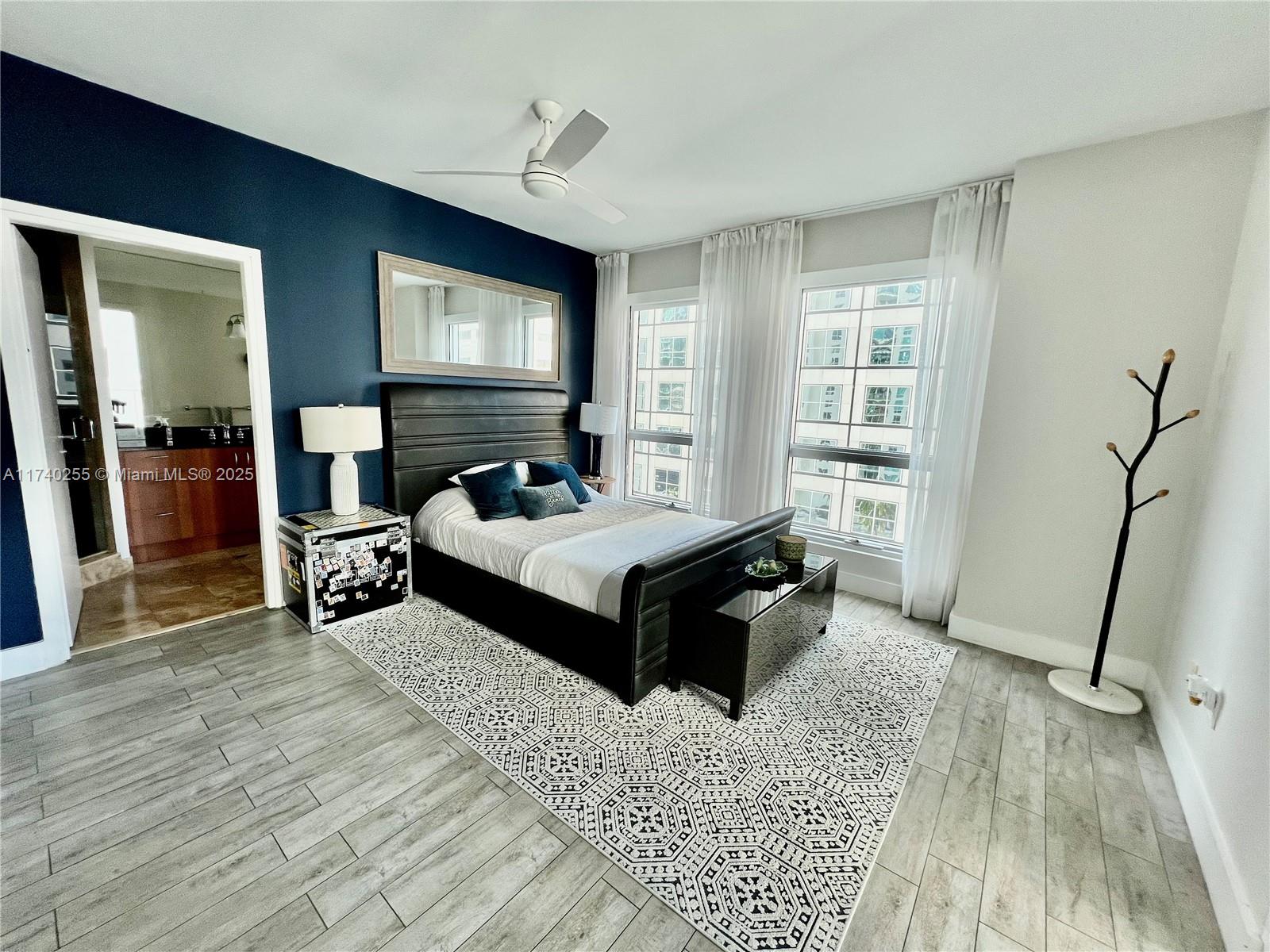 300 S Biscayne Blvd #2016, Miami FL 33131