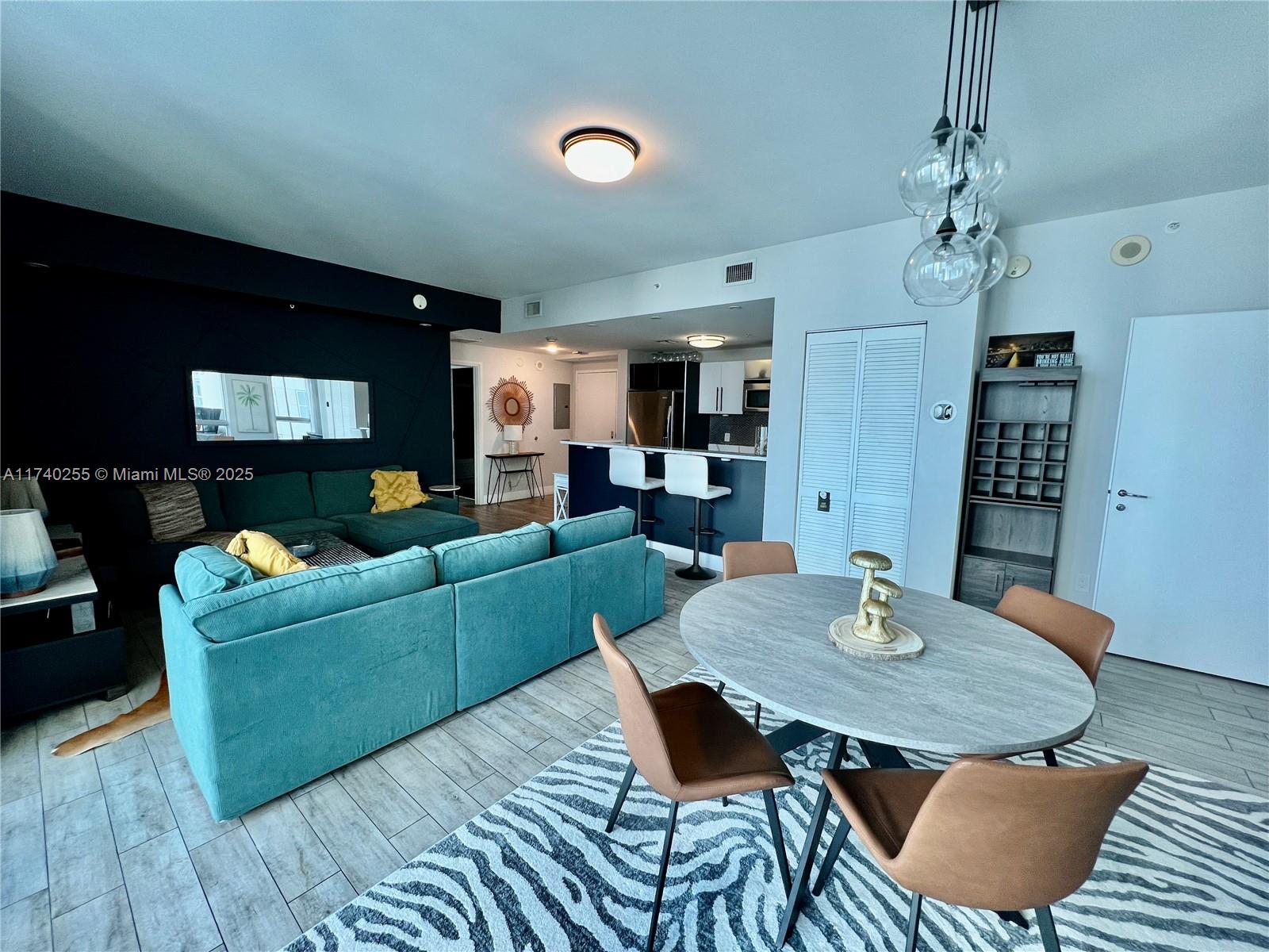 300 S Biscayne Blvd #2016, Miami FL 33131