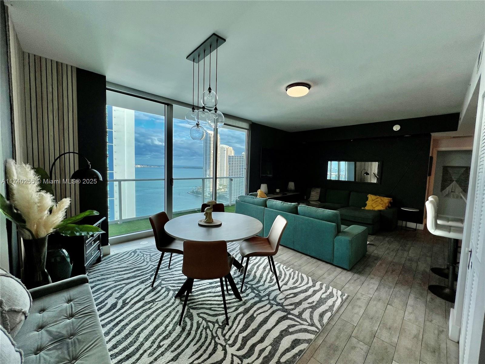 300 S Biscayne Blvd #2016, Miami FL 33131