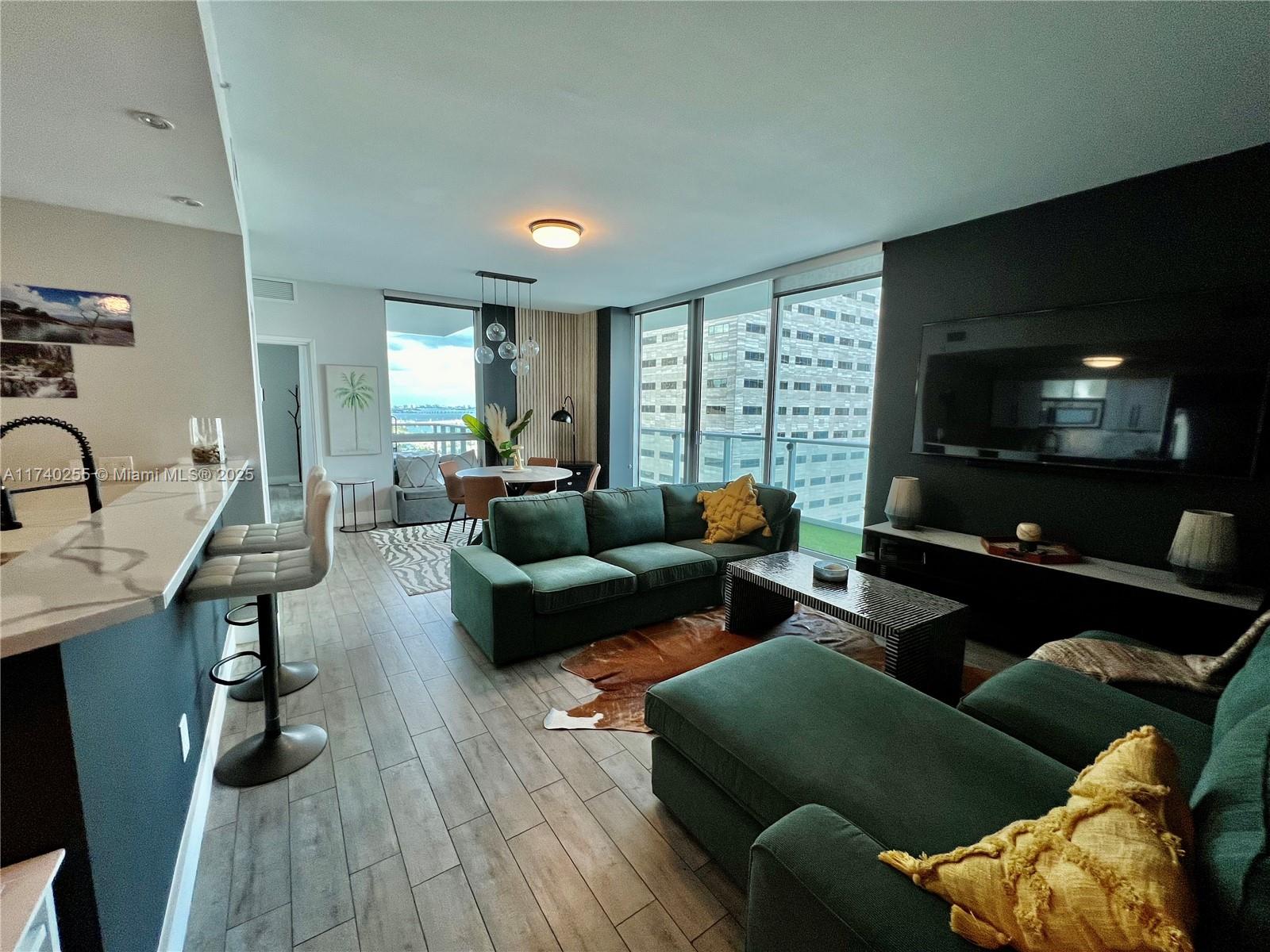 300 S Biscayne Blvd #2016, Miami FL 33131