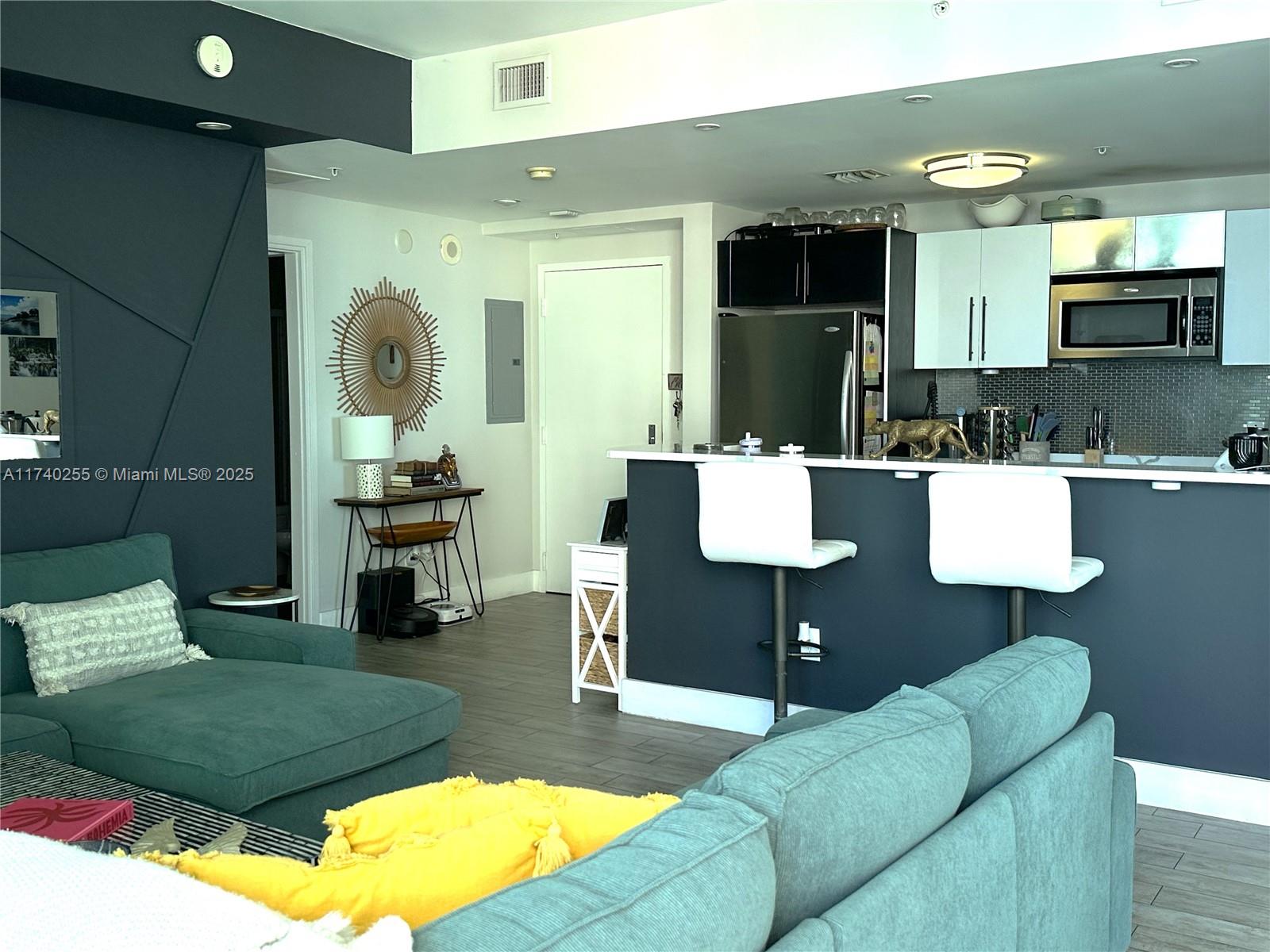 300 S Biscayne Blvd #2016, Miami FL 33131