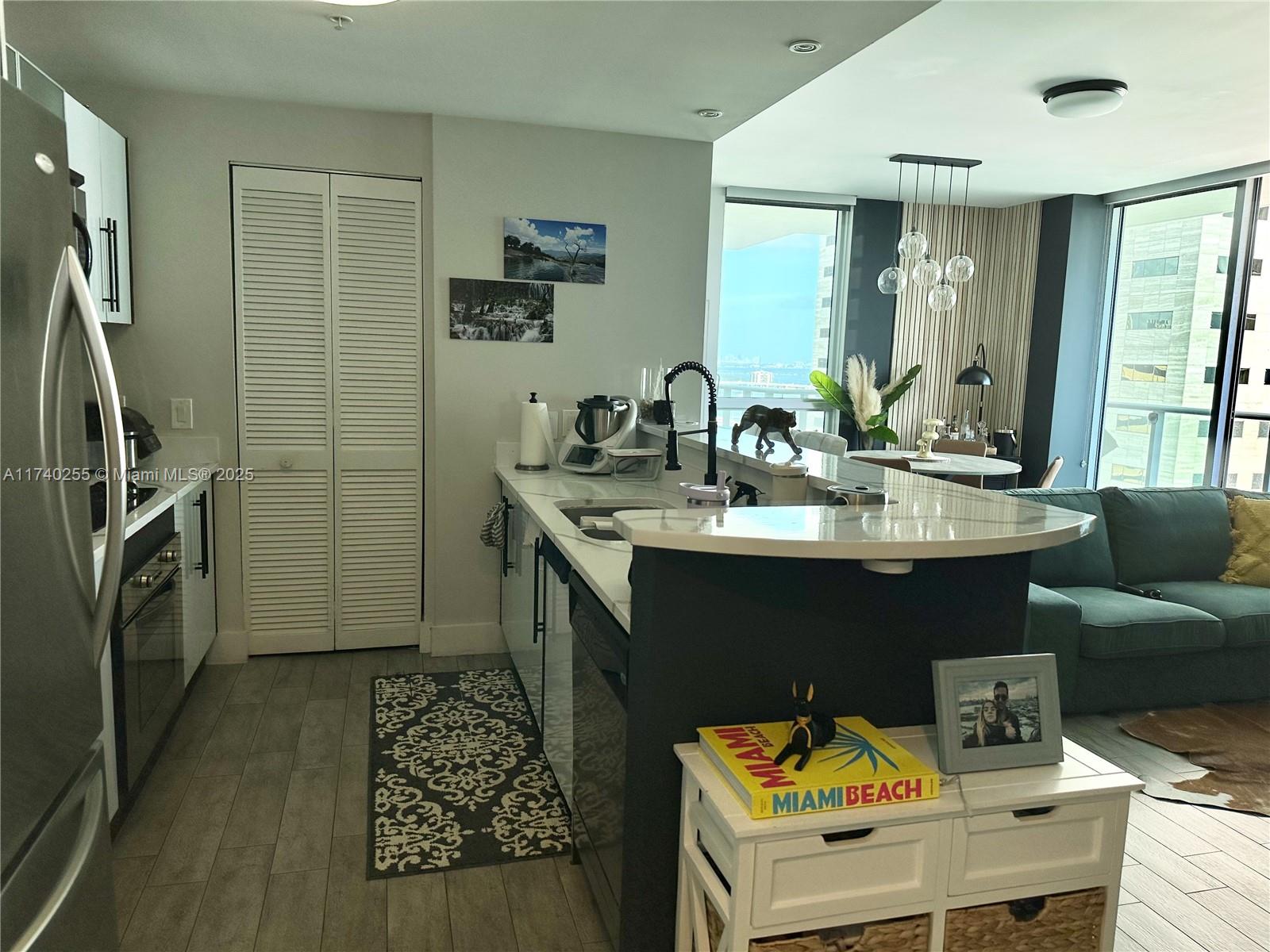 300 S Biscayne Blvd #2016, Miami FL 33131