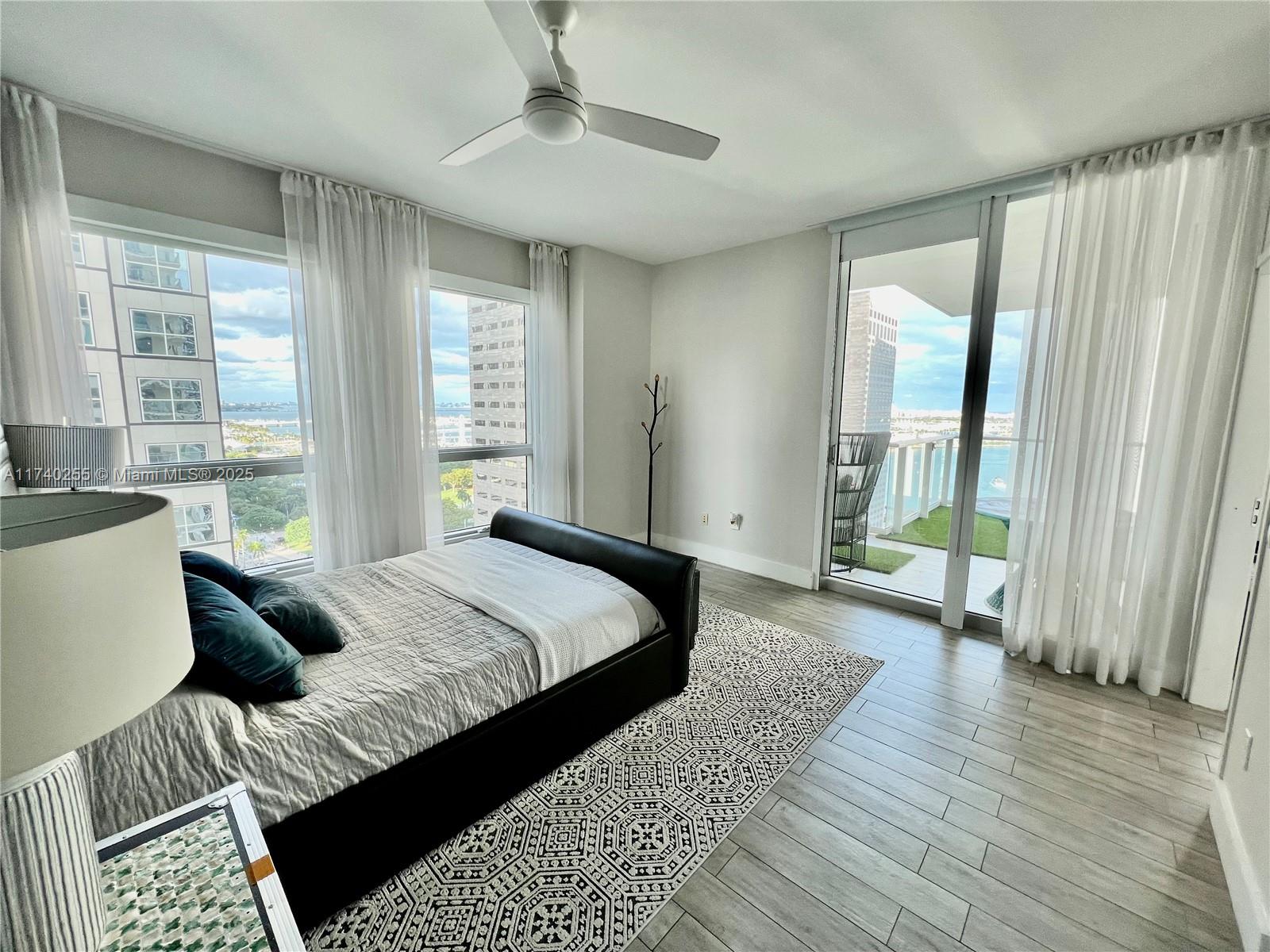 300 S Biscayne Blvd #2016, Miami FL 33131