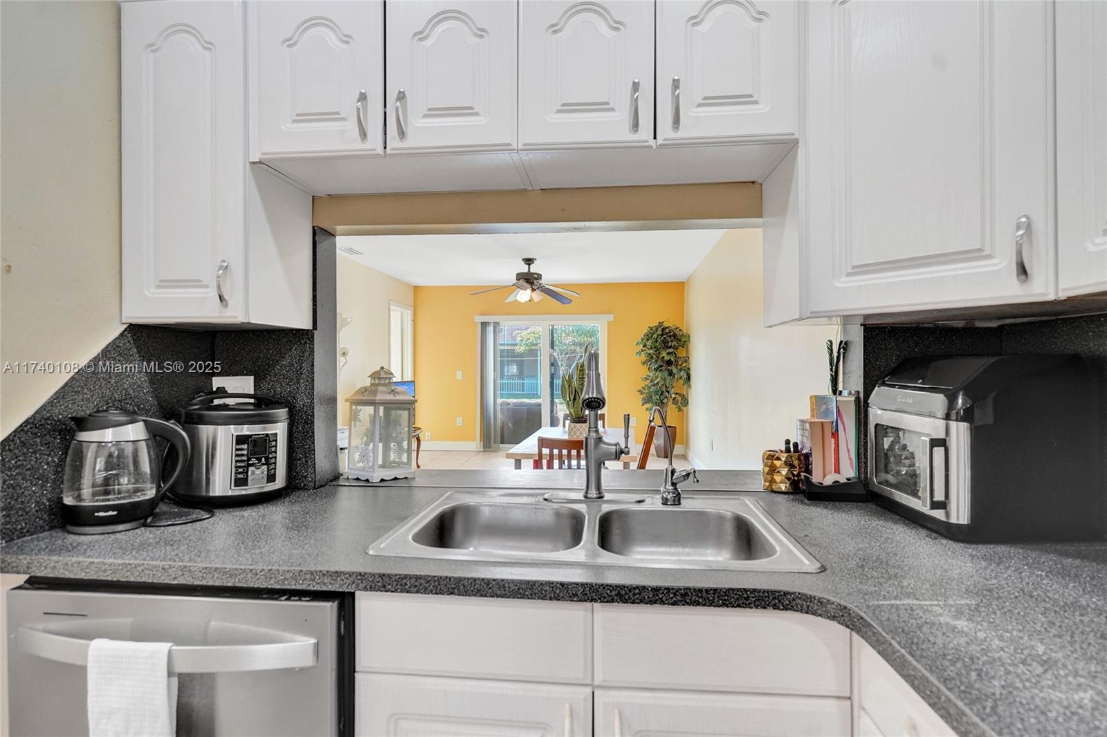 10926 NW 29th Pl, Sunrise, Florida image 5