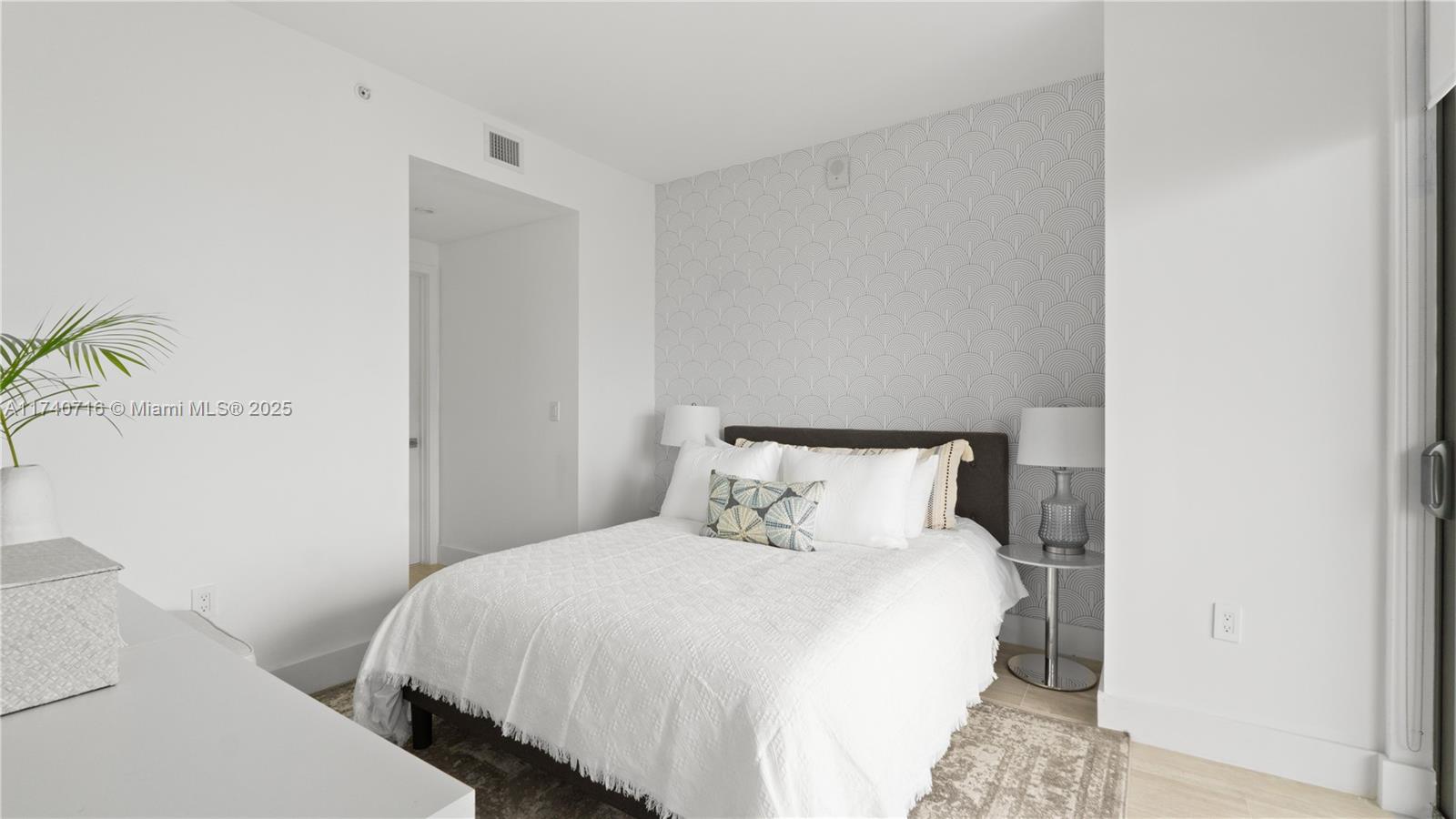 121 NE 34th St #2806, Miami FL 33137