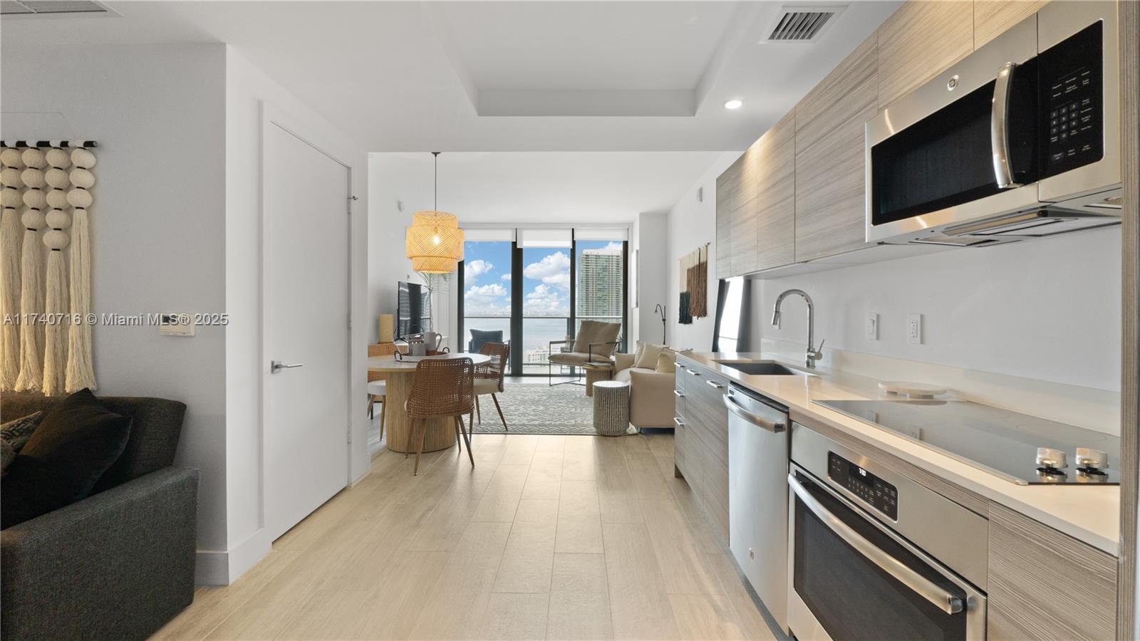 121 NE 34th St #2806, Miami FL 33137