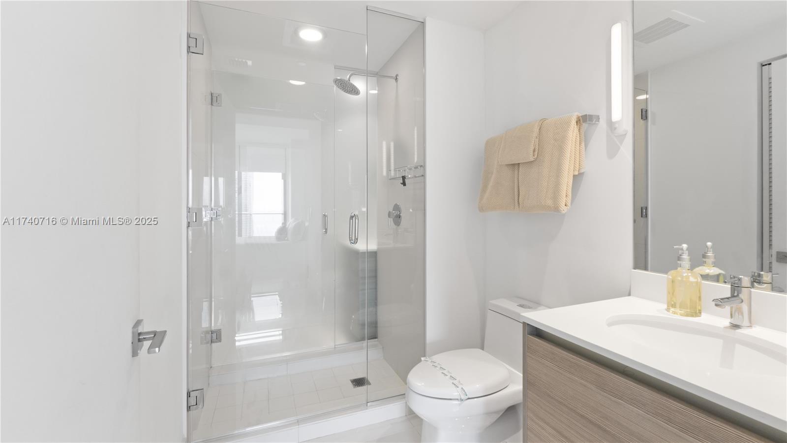 121 NE 34th St #2806, Miami FL 33137