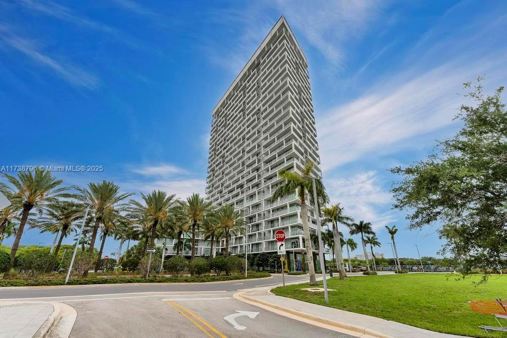 Condo for Sale in Sunrise, FL