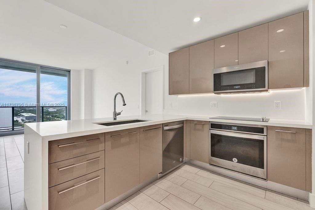 2000 Metropica Way #2307, Sunrise, Florida image 6