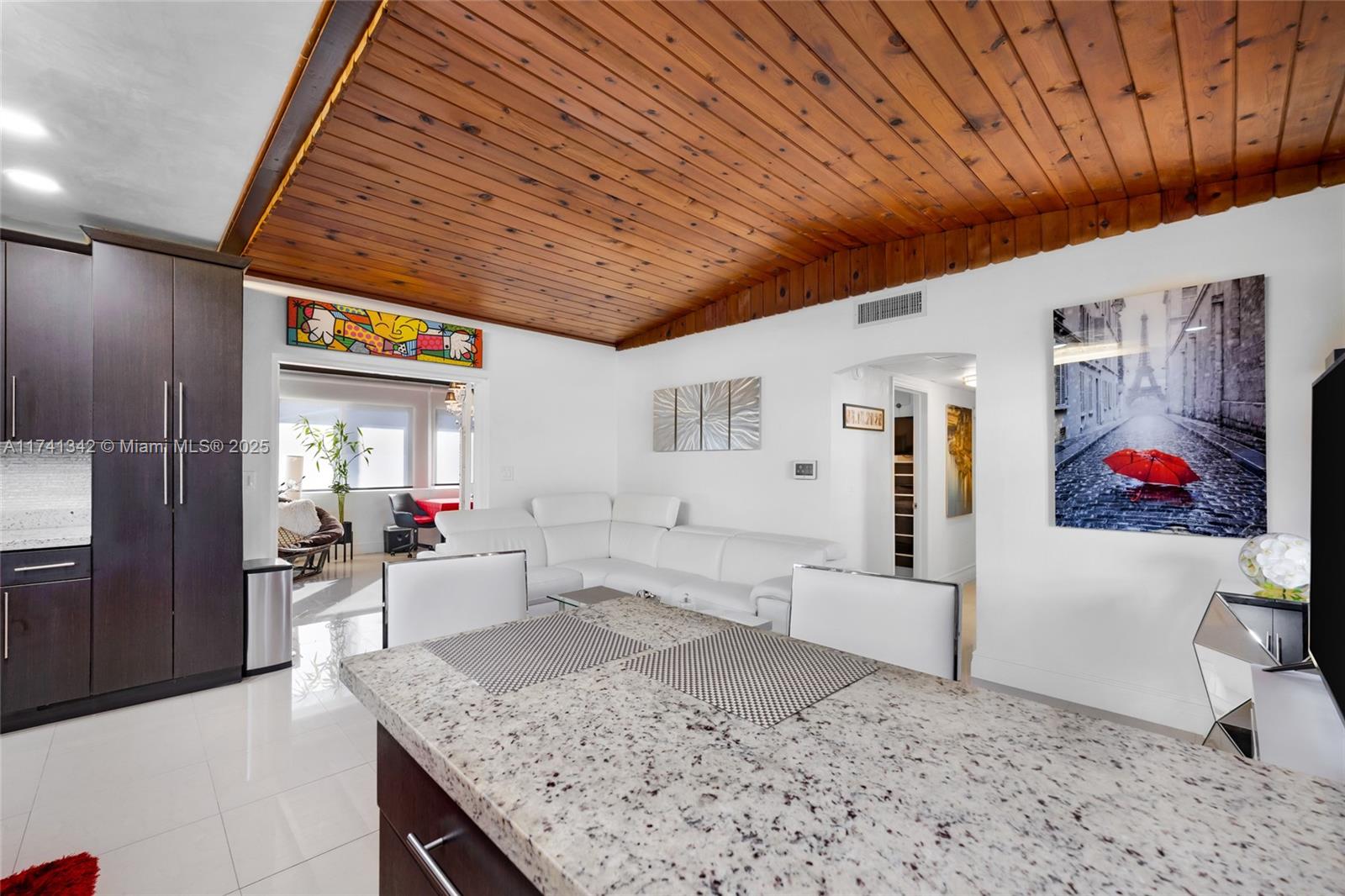 1540 NE 118th St, Miami, Florida image 13