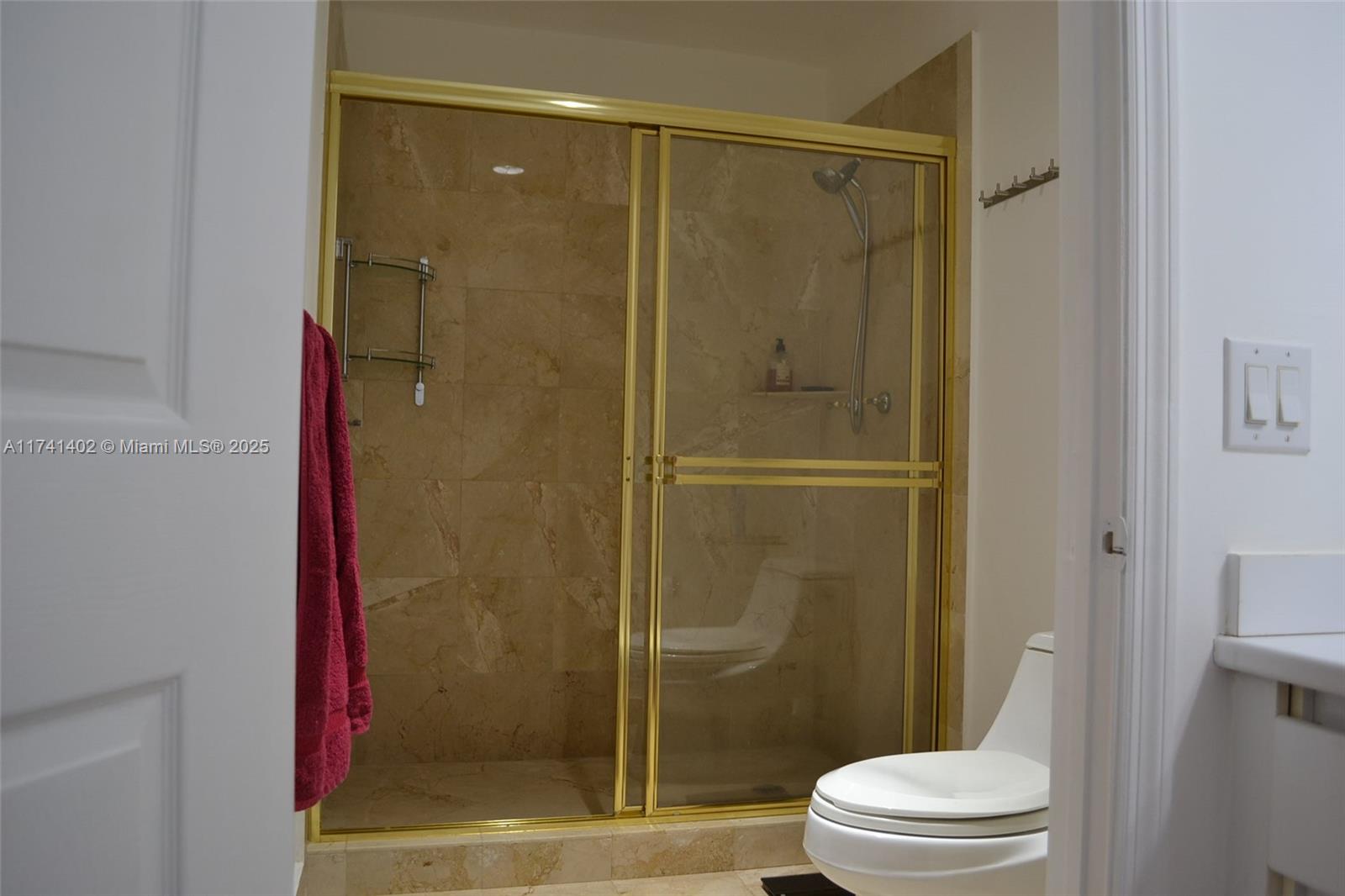 Listing Photo 12