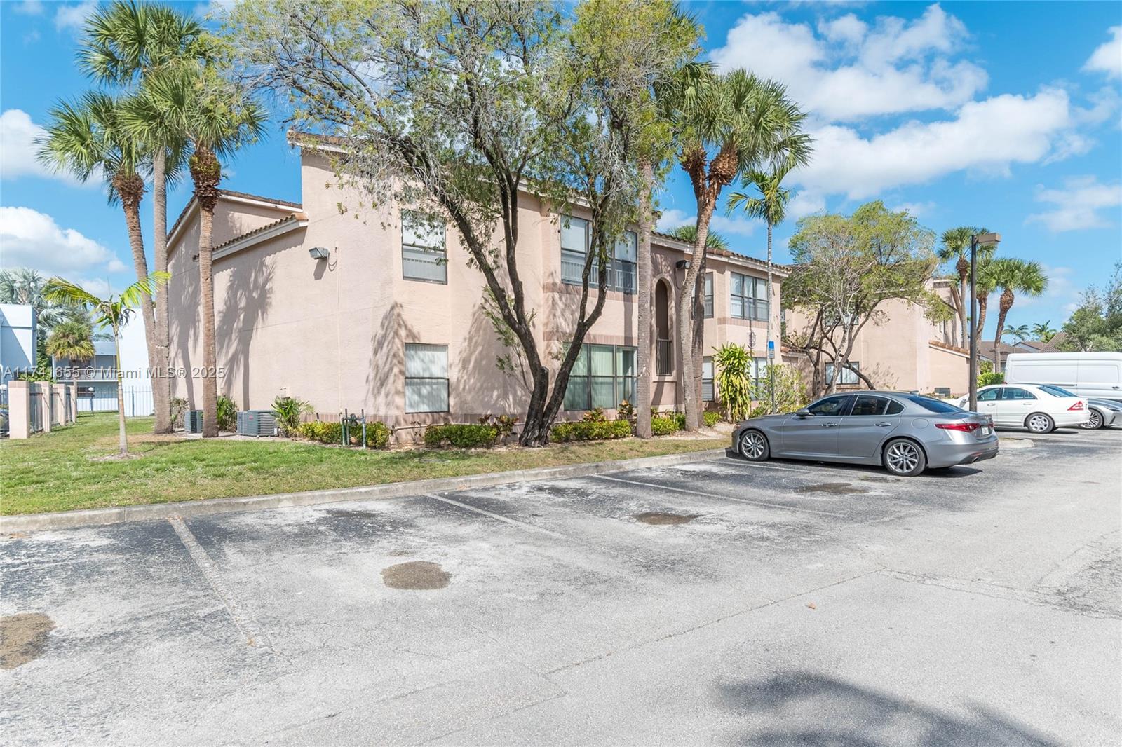 2826 S University Dr #3103, Davie, Florida image 2