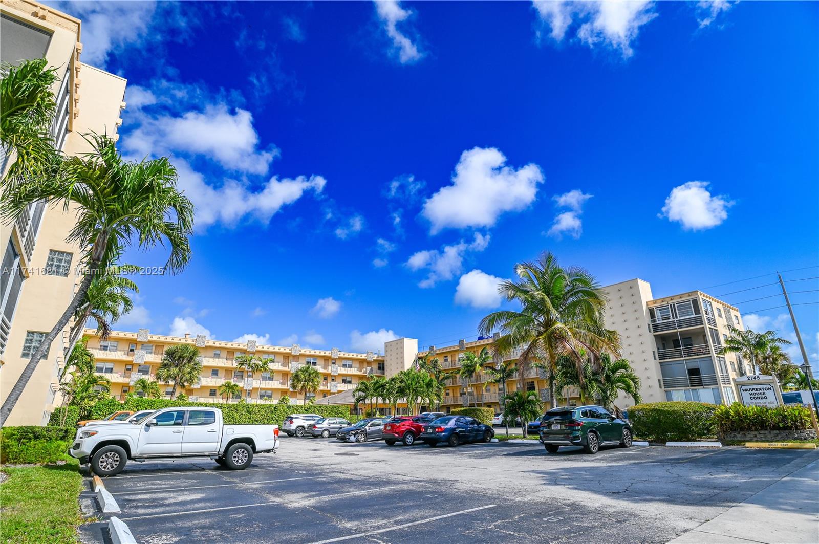 2145 Pierce St #102, Hollywood, Florida image 3