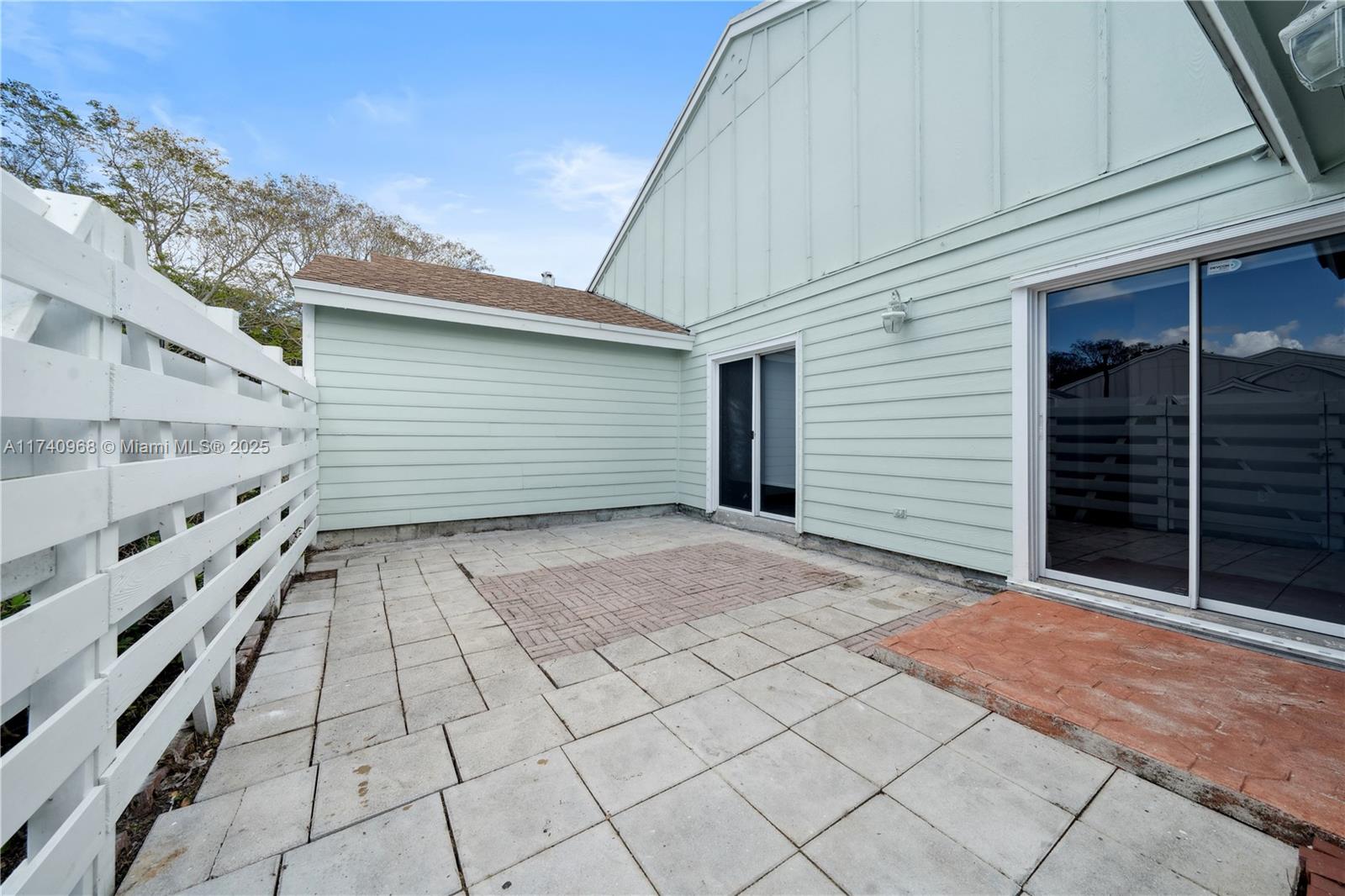 Listing Photo 12