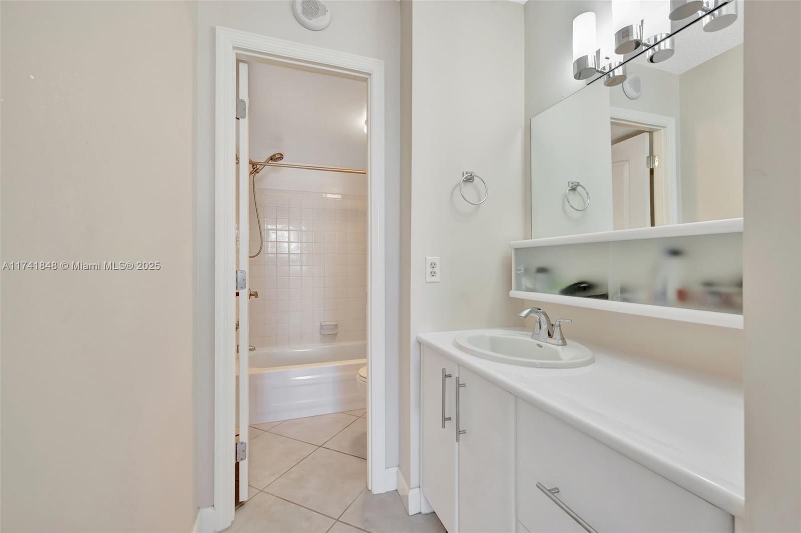 Listing Photo 8