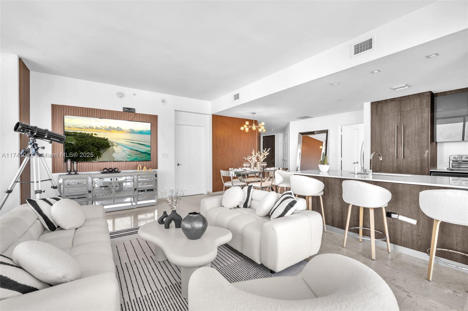 88 SW 7th St #3611, Miami FL 33130