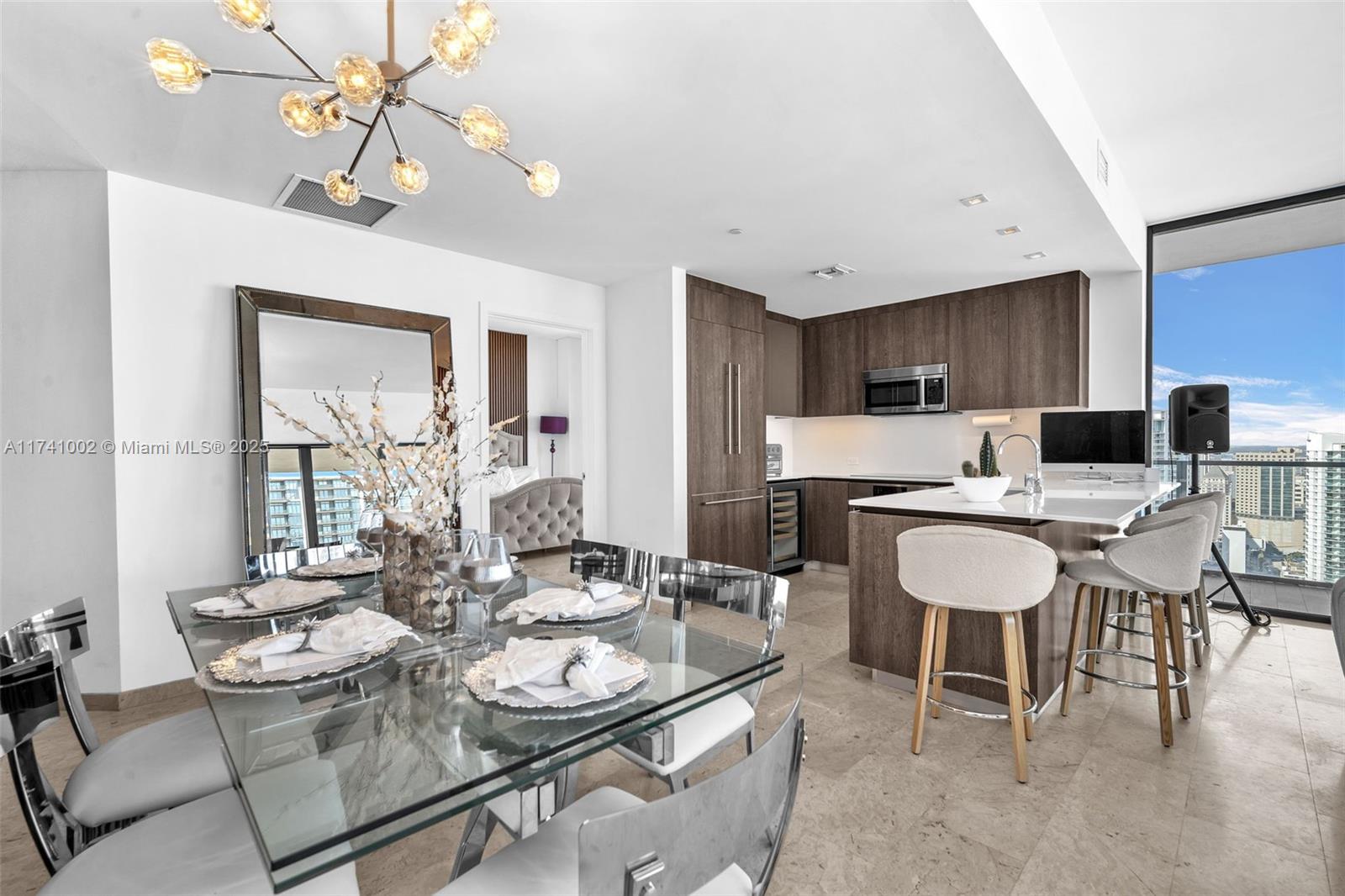 88 SW 7th St #3611, Miami FL 33130