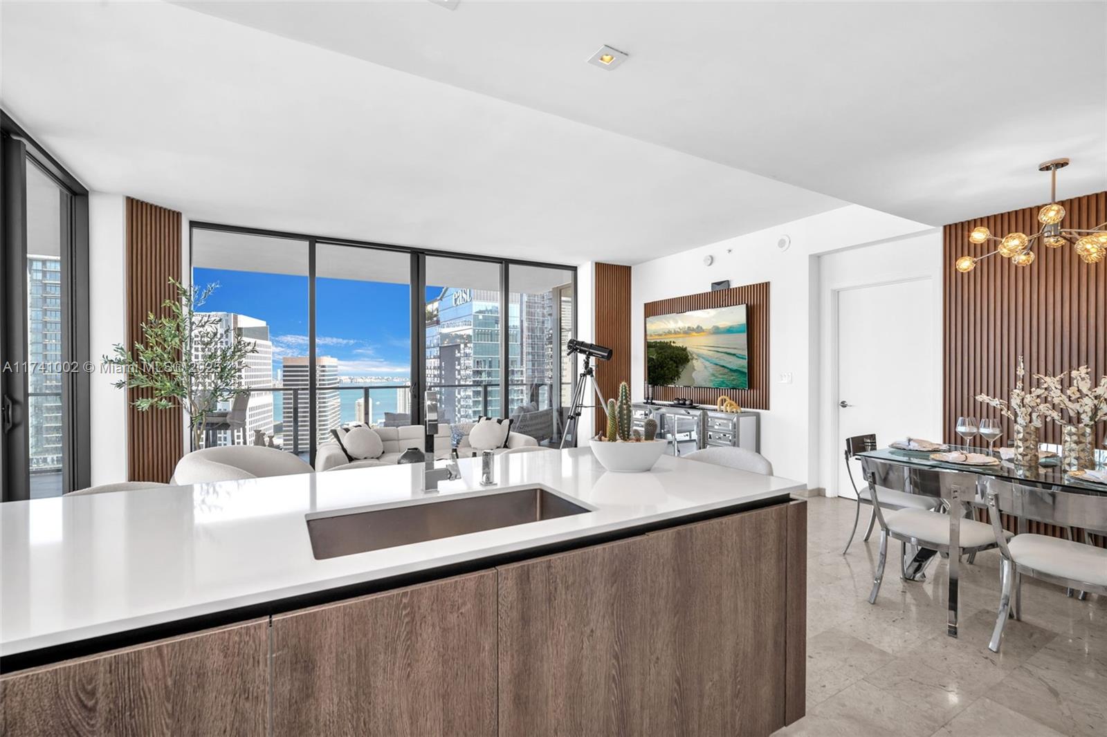 88 SW 7th St #3611, Miami FL 33130