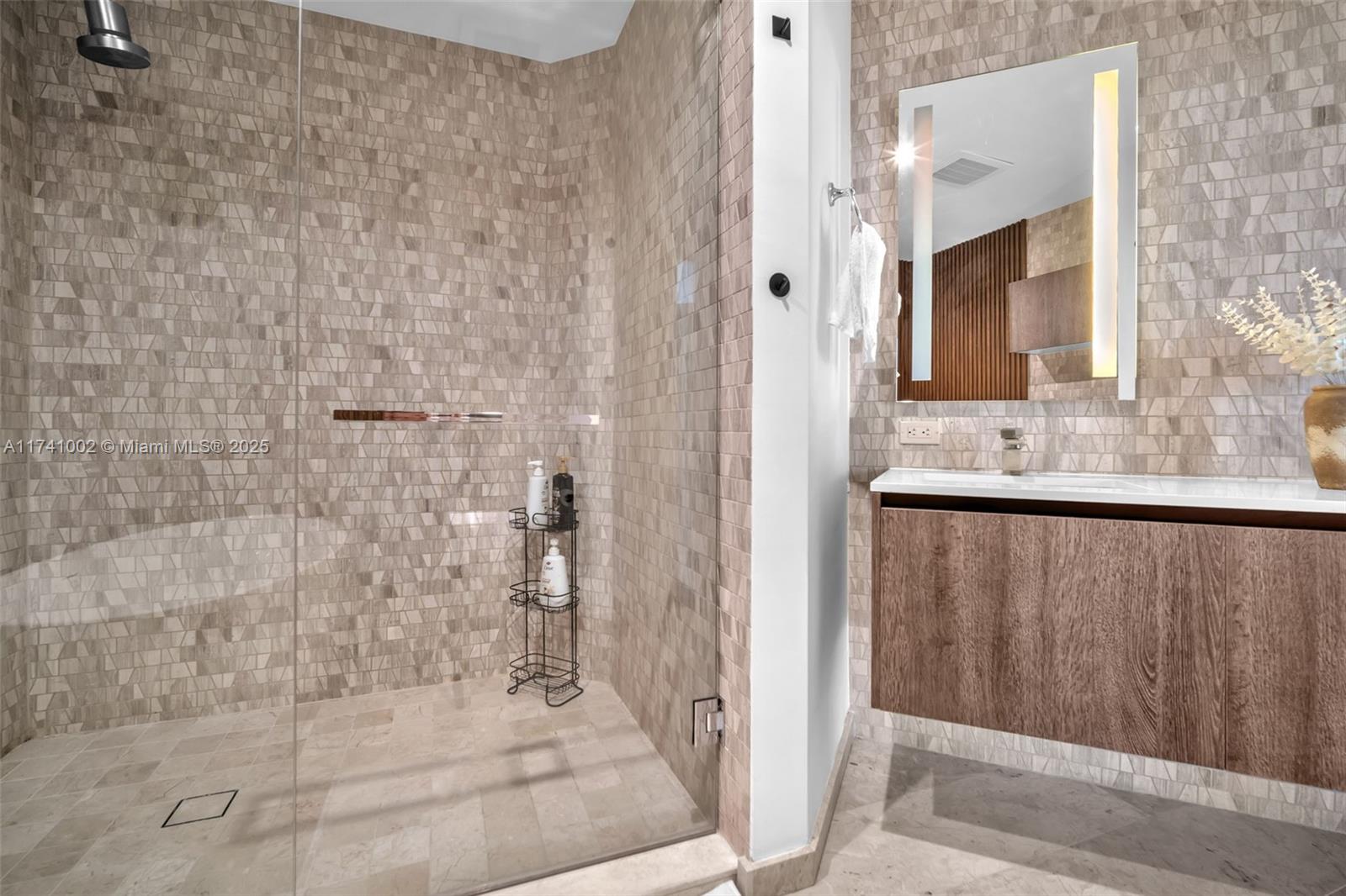 88 SW 7th St #3611, Miami FL 33130