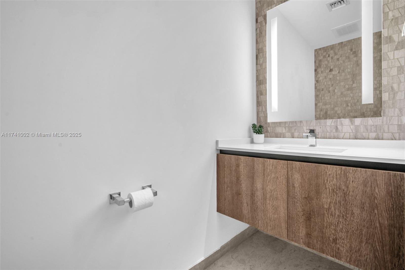88 SW 7th St #3611, Miami FL 33130