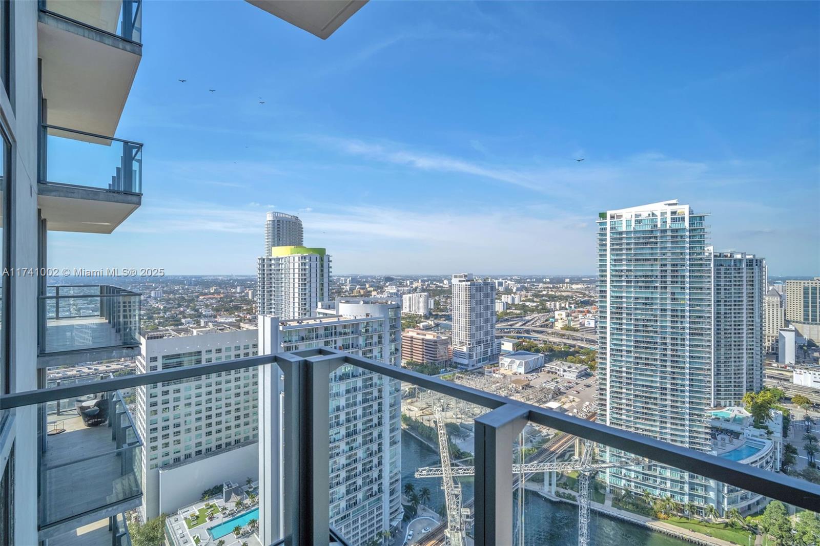 88 SW 7th St #3611, Miami, Florida image 33