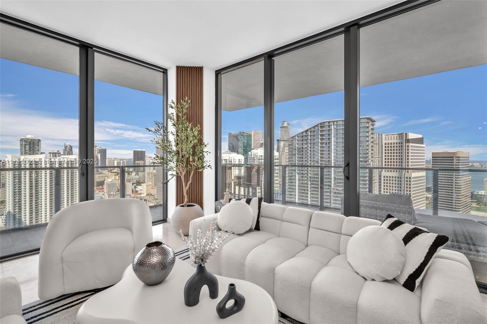88 SW 7th St #3611, Miami FL 33130