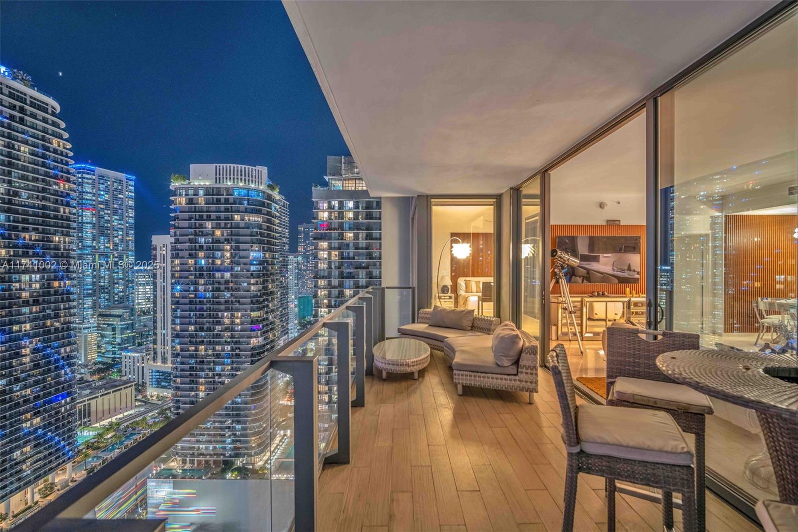 88 SW 7th St #3611, Miami FL 33130