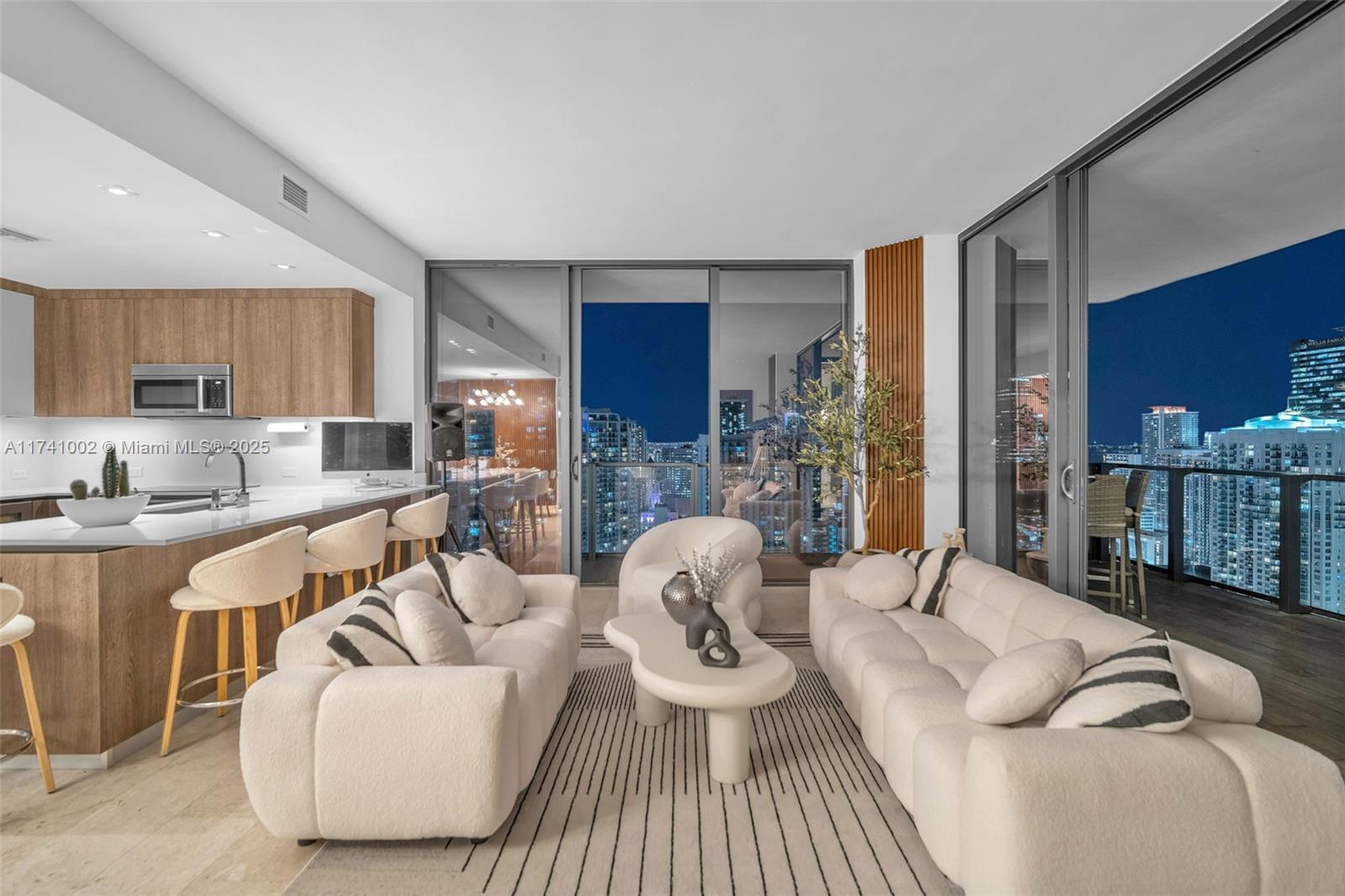 88 SW 7th St #3611, Miami FL 33130