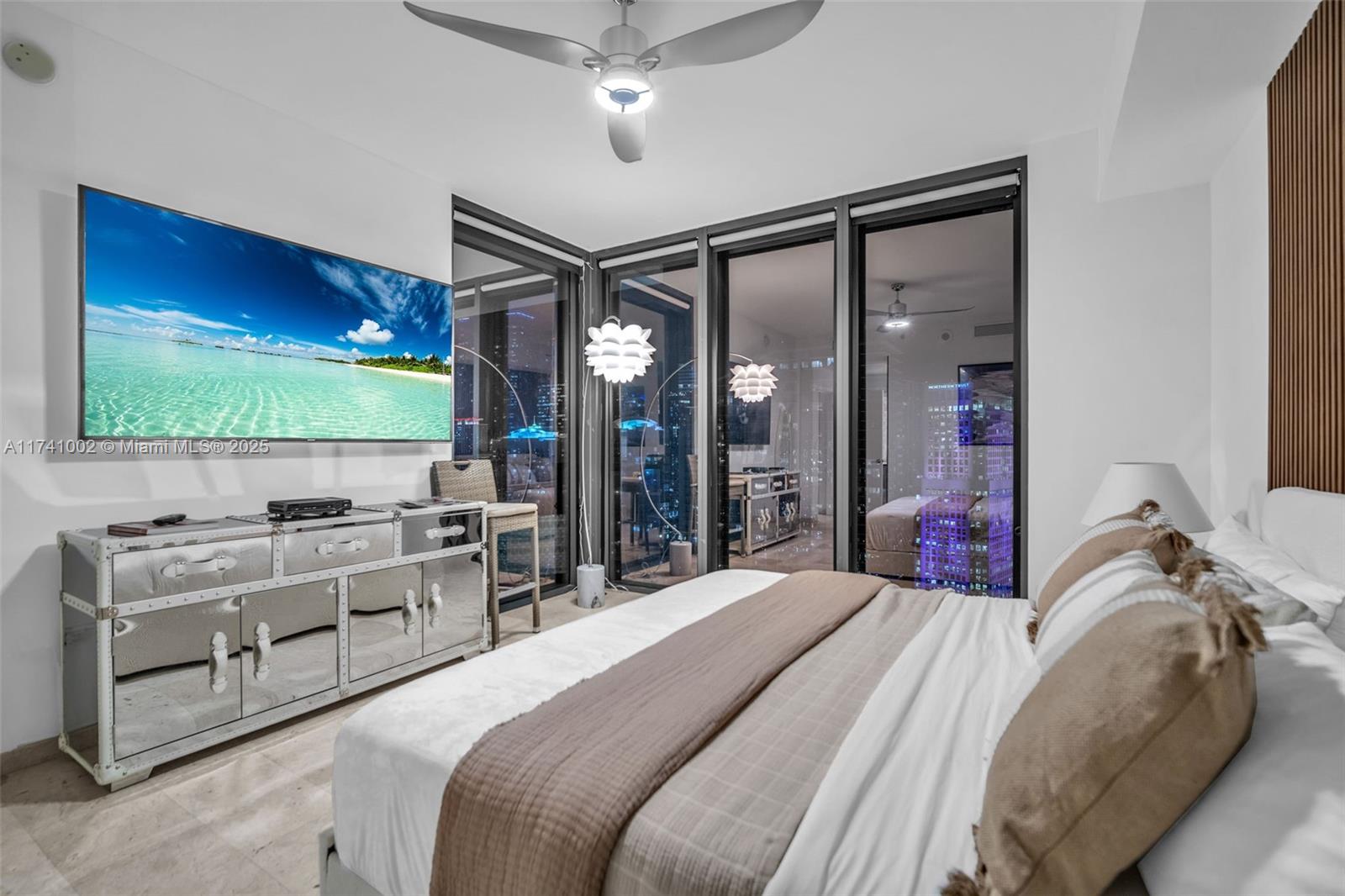 88 SW 7th St #3611, Miami FL 33130