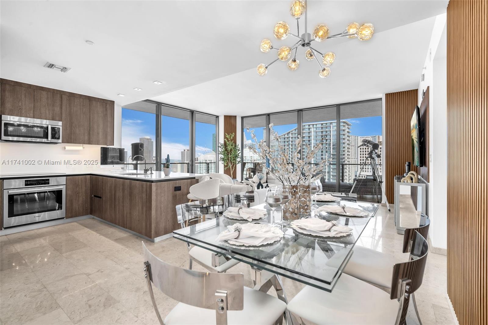 88 SW 7th St #3611, Miami FL 33130