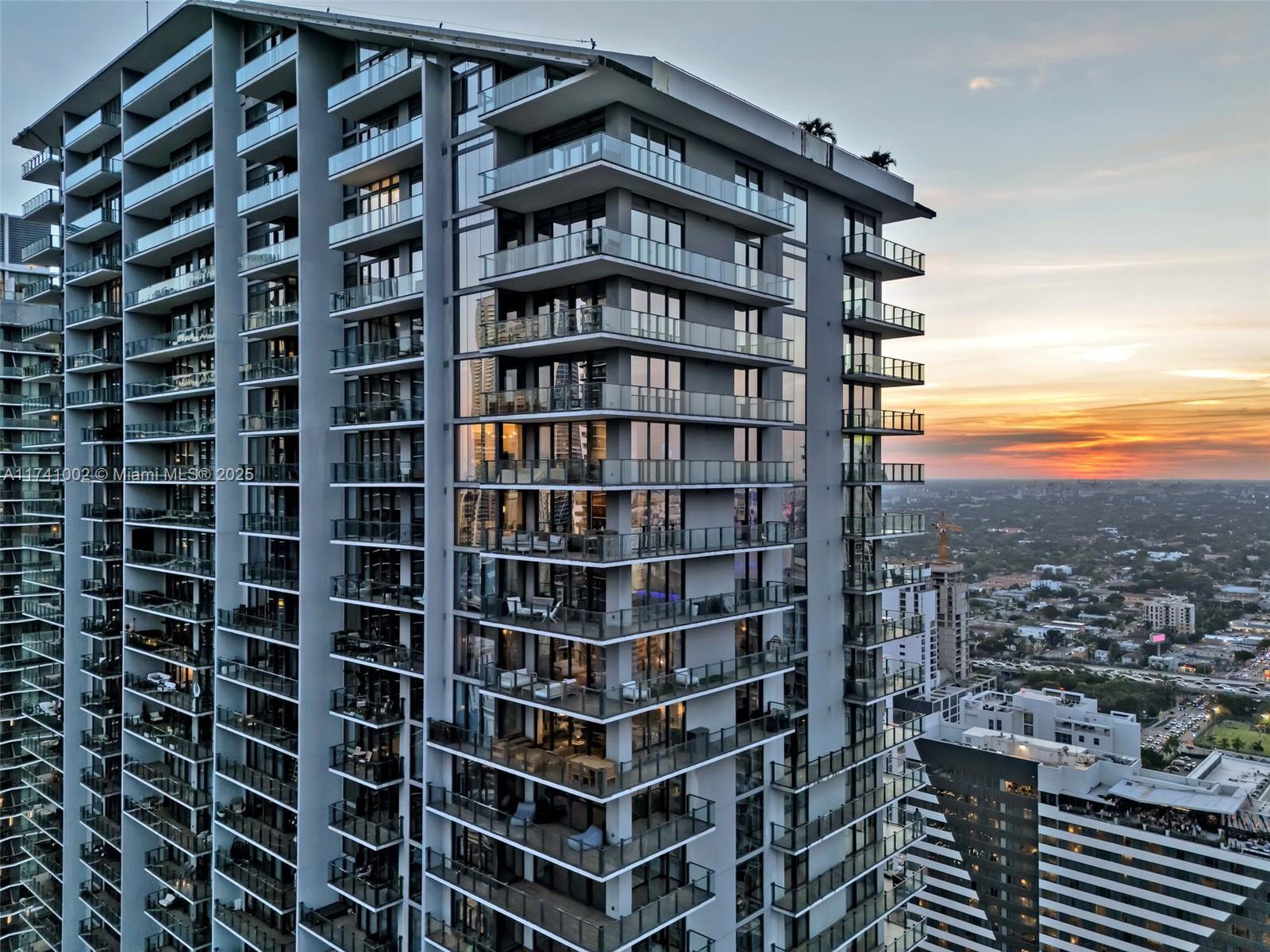 88 SW 7th St #3611, Miami FL 33130