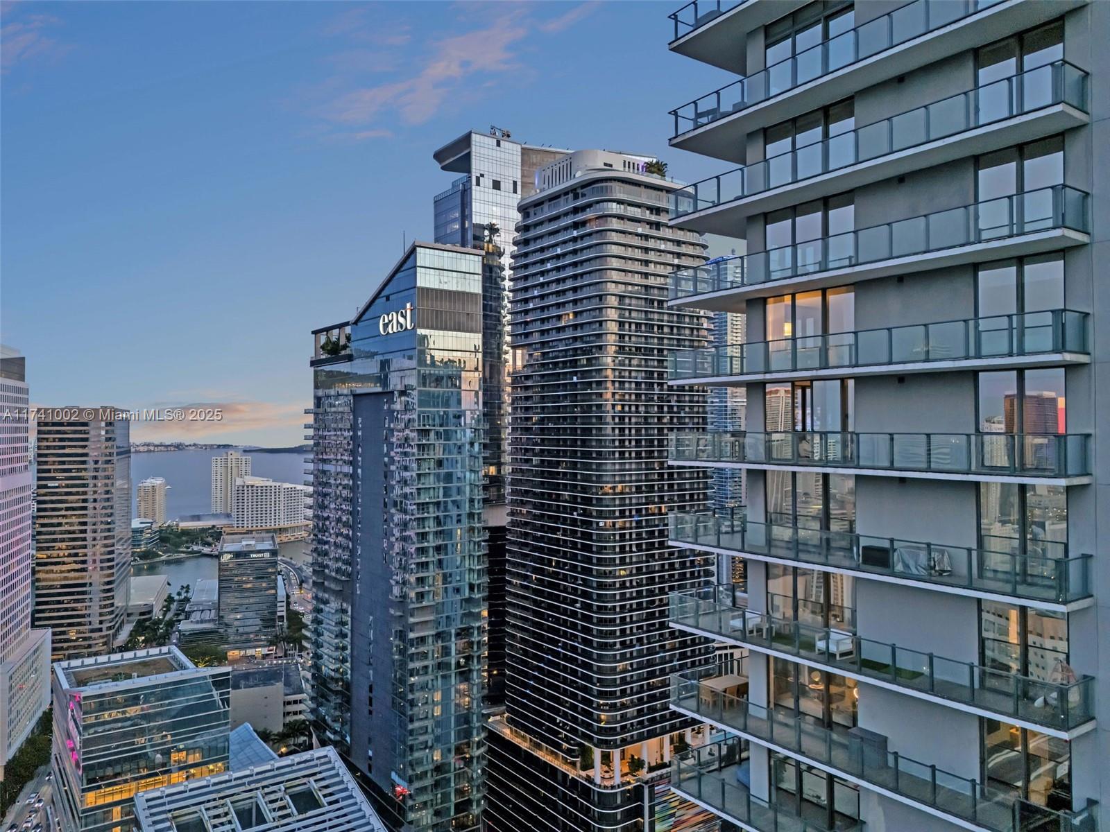 88 SW 7th St #3611, Miami FL 33130