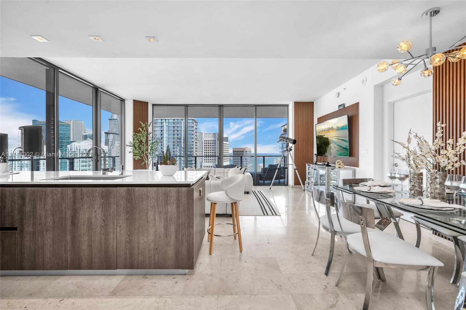 88 SW 7th St #3611, Miami FL 33130