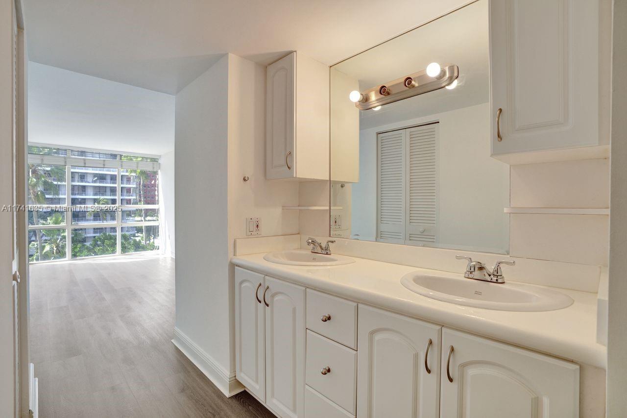 1450 Brickell Bay Dr #503, Miami, Florida image 22