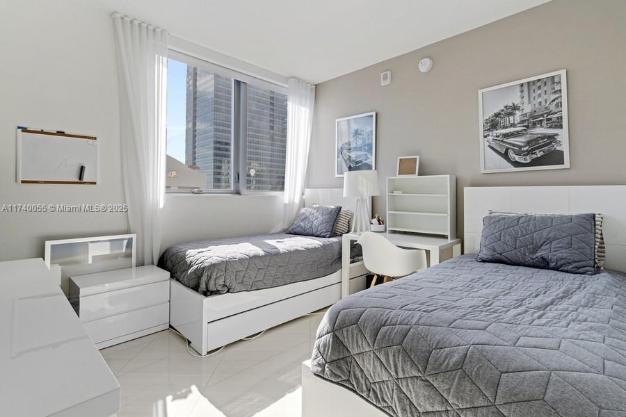 1300 Brickell Bay Dr #2803, Miami FL 33131