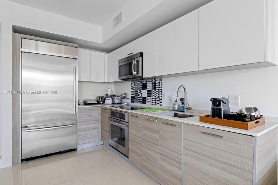 1300 Brickell Bay Dr #2803, Miami FL 33131