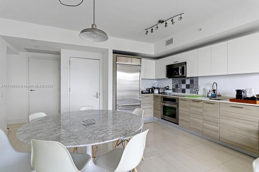 1300 Brickell Bay Dr #2803, Miami FL 33131
