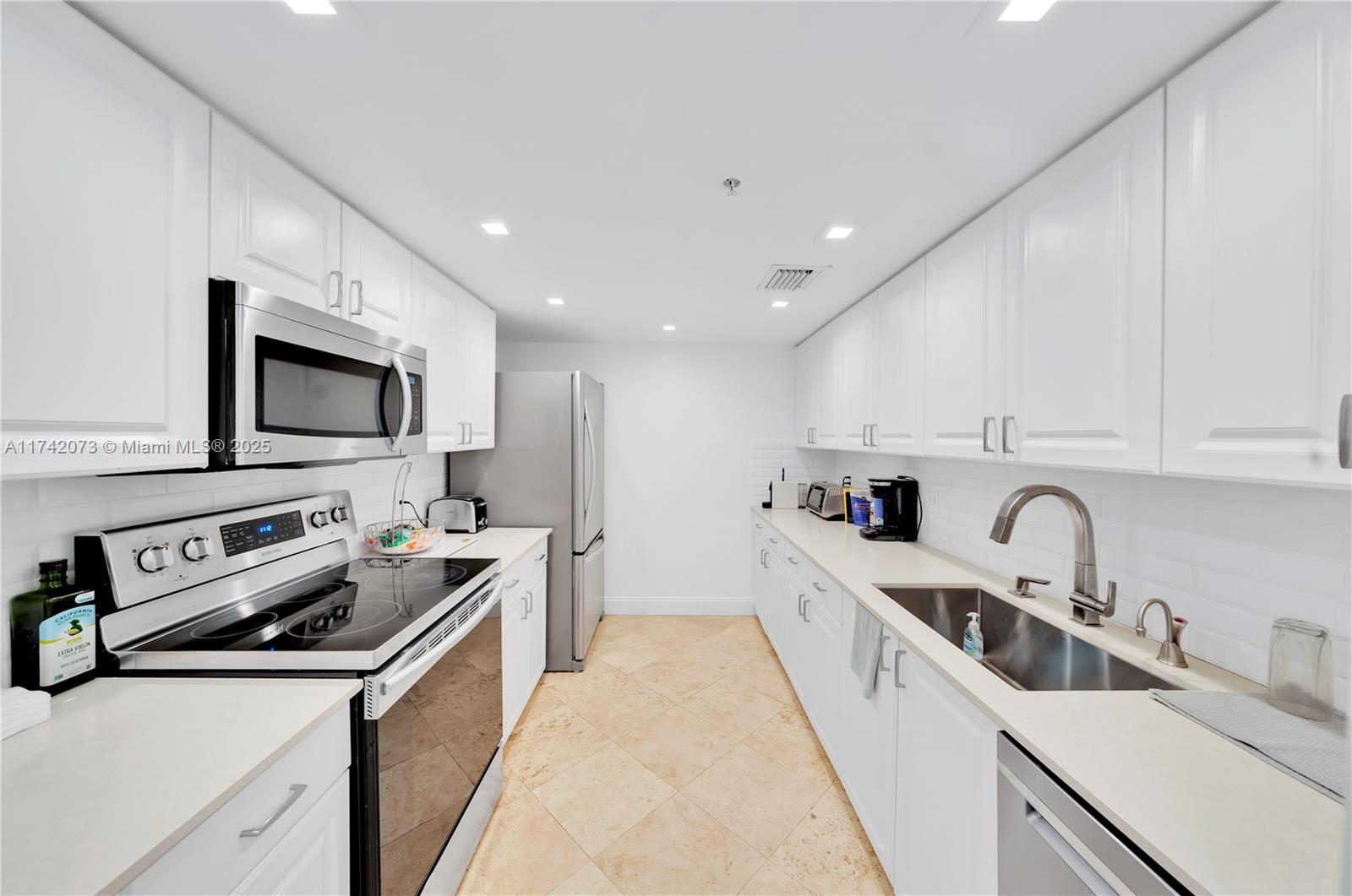 90 Alton Rd #301, Miami Beach FL 33139