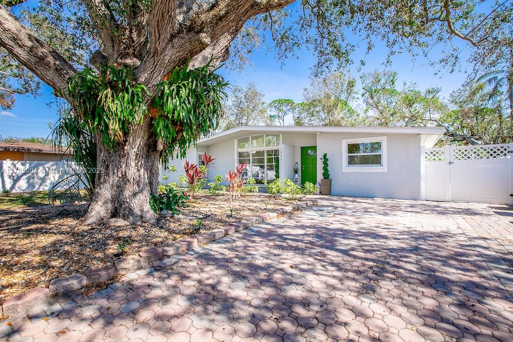 1800 Barstow Place, Sarasota, Florida image 2